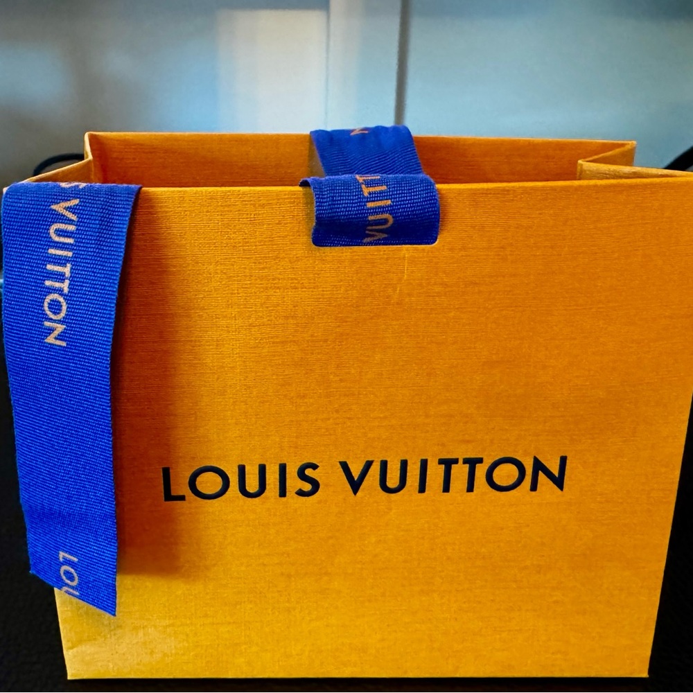 Louis Vuitton Brown and Gold Monogram Bracelet. Essential V 17. Sz 7-7.5. - Picture 5 of 5